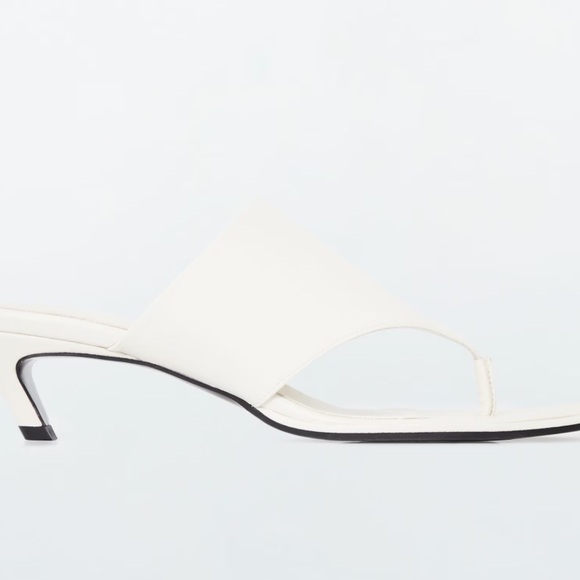 COS Toe Post Curved Heel Leather sandals Sz 41 fits a 9/9.5 $190 - Picture 1 of 3